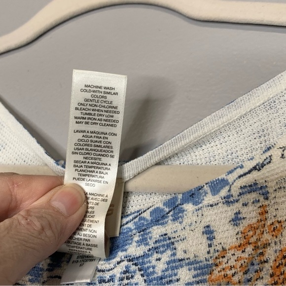 Chico’s Side Button Textured Paisley Knit Rayon Blue Ivory Top Size 2 (Lg, 12) - Picture 7 of 9